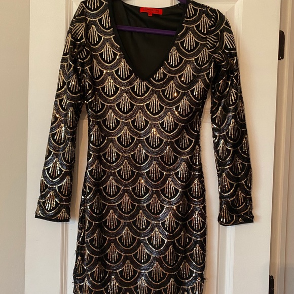 WOW couture Dresses & Skirts - Fitted short dress with long sleeves